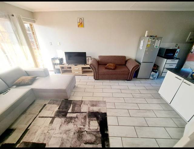 2 BEDROOM APARTMENT FOR SALE IN HIGHVELD